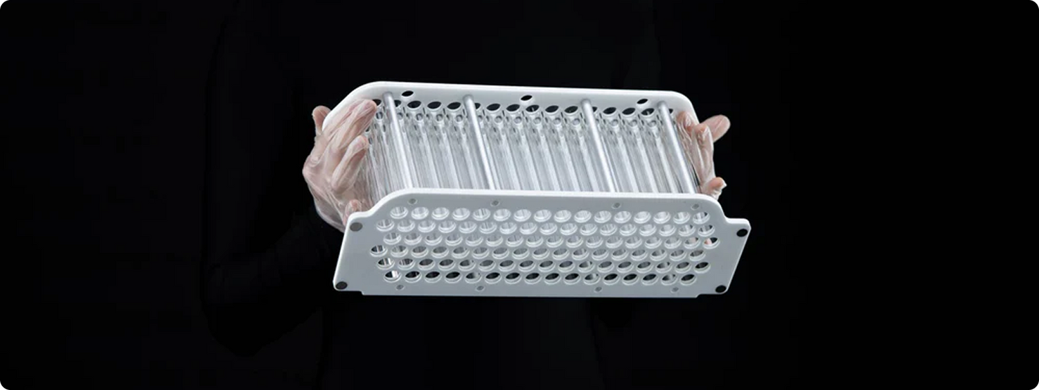 FUTUROLA device used to show how to grind for optimal smoking experience.